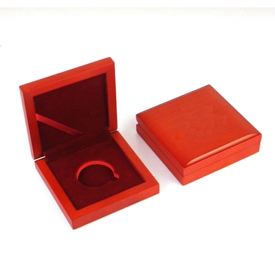 กล่องใส่เหรียญที่ระลึก ROHS 100 * 100 * 30 มม. MDF Leatherette Paper Coin Collection Box