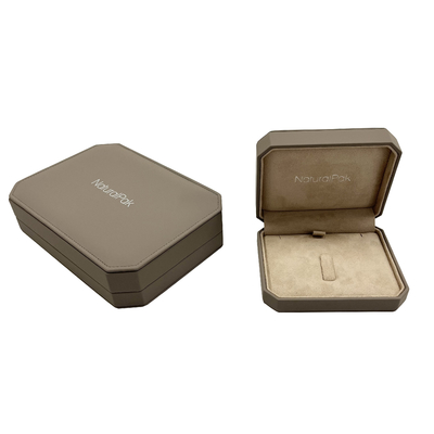กล่องบรรจุภัณฑ์เครื่องประดับ PU สีกากี soft Touch สำหรับแหวนต่างหูกำไล