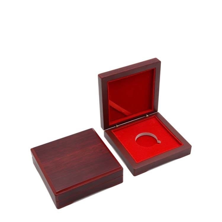 กล่องใส่เหรียญที่ระลึก ROHS 100 * 100 * 30 มม. MDF Leatherette Paper Coin Collection Box